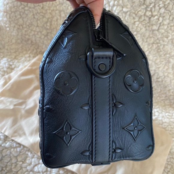 Louis Vuitton city seal keepal - Picture 6 of 17